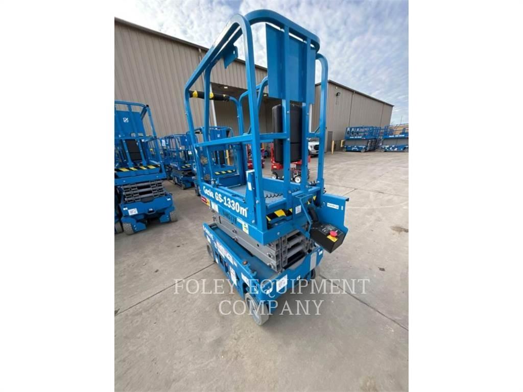 Genie GS1330 Žirkliniai keltuvai