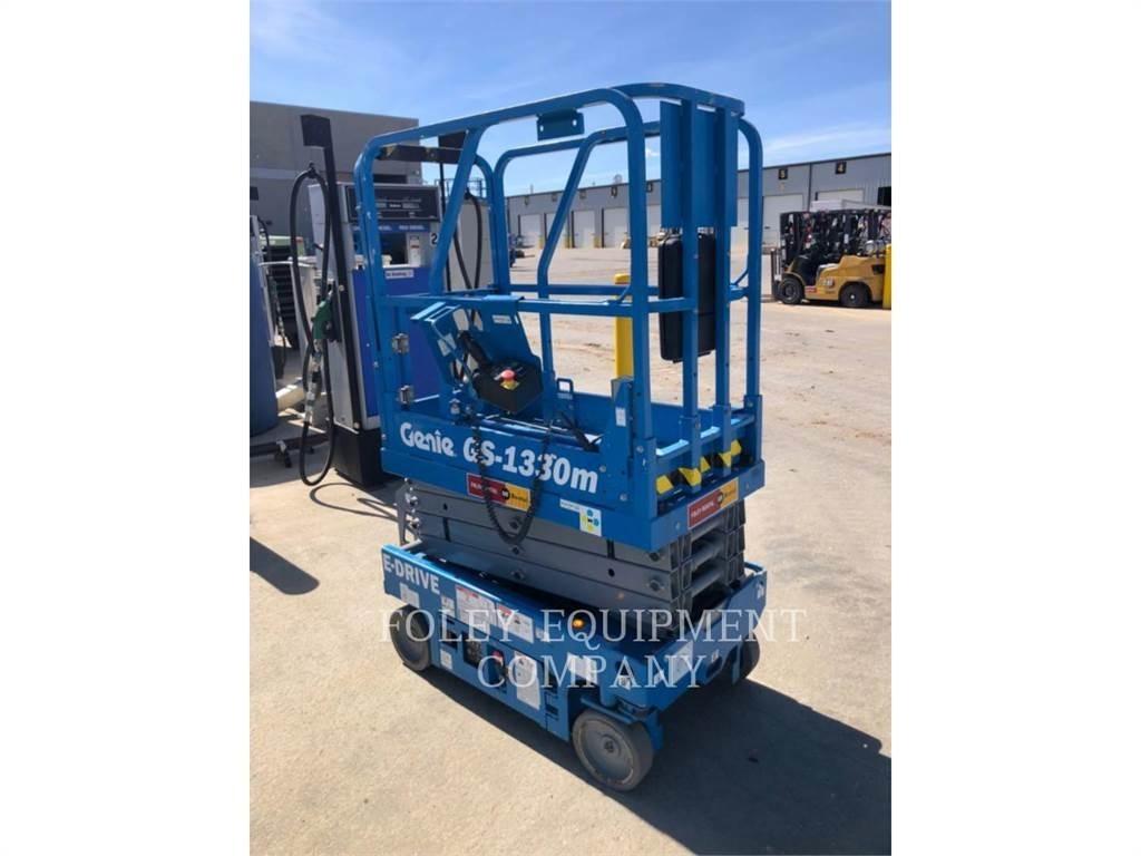 Genie GS1330 Žirkliniai keltuvai