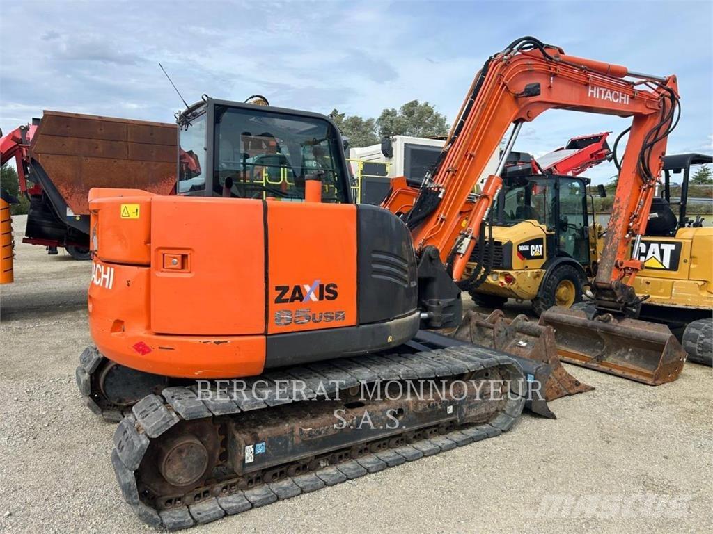 Hitachi ZAXIS85 Naudoti ratiniai krautuvai