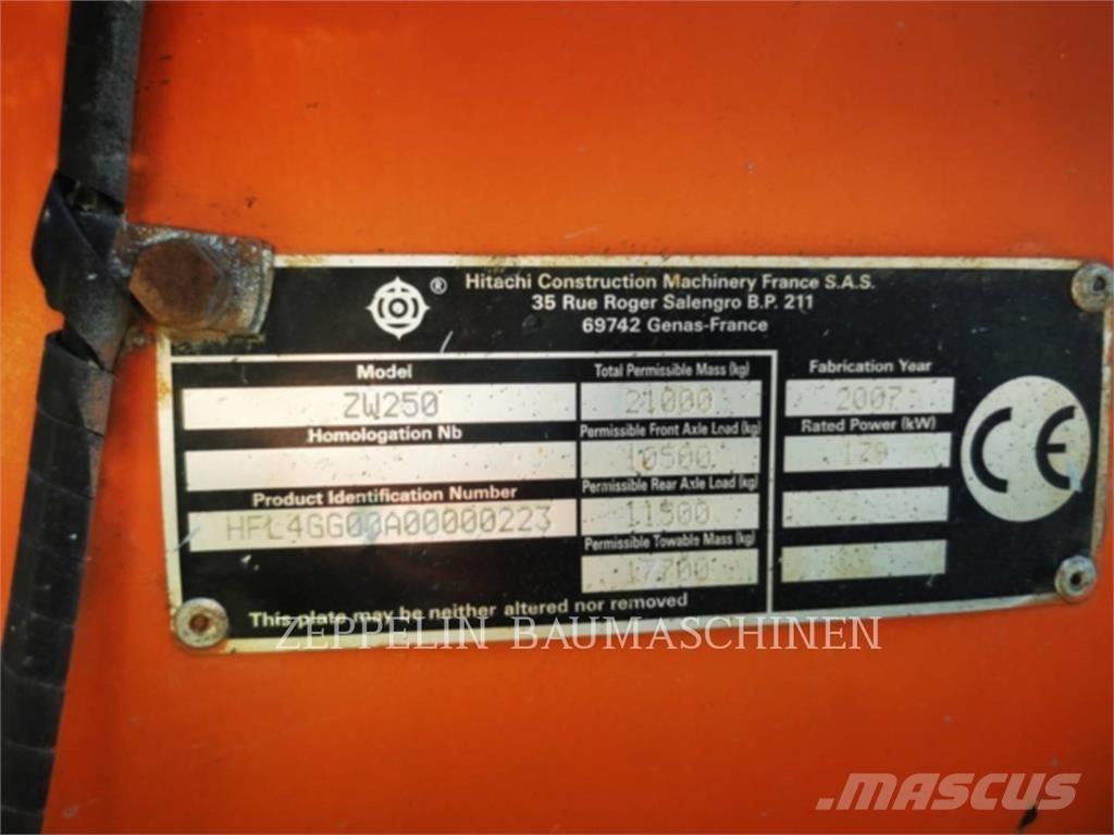 Hitachi ZW250 Naudoti ratiniai krautuvai