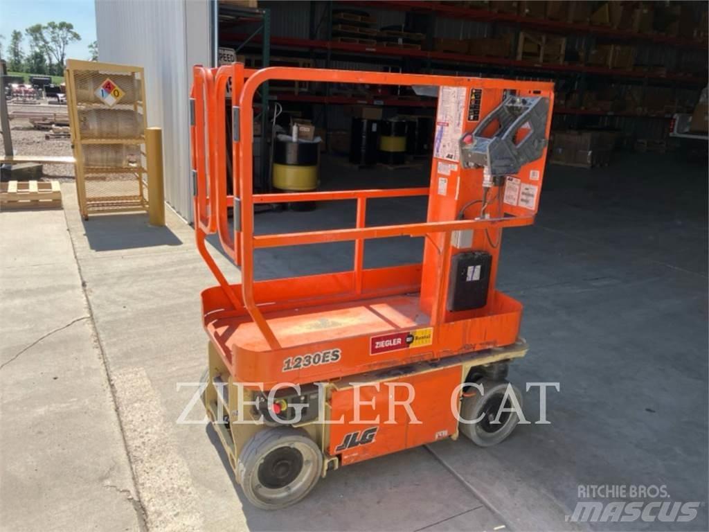 JLG 1230ES Žirkliniai keltuvai