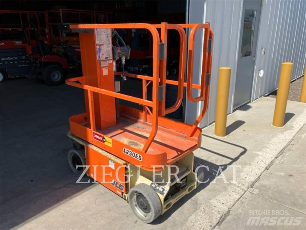 JLG 1230ES Žirkliniai keltuvai