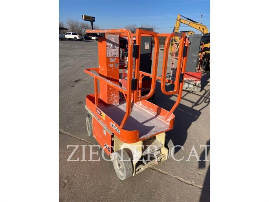 JLG 1230ES Žirkliniai keltuvai