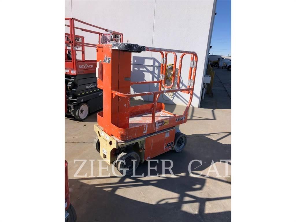 JLG 1230ES Žirkliniai keltuvai