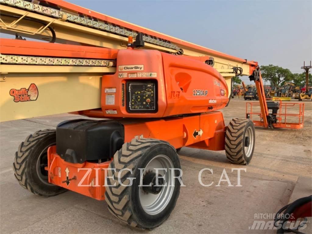 JLG 1250AJP Alkūniniai keltuvai