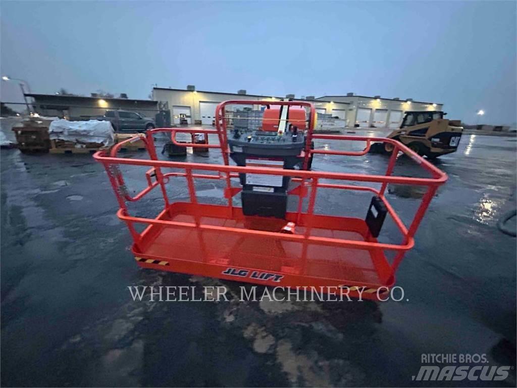 JLG 460SJ SP Alkūniniai keltuvai