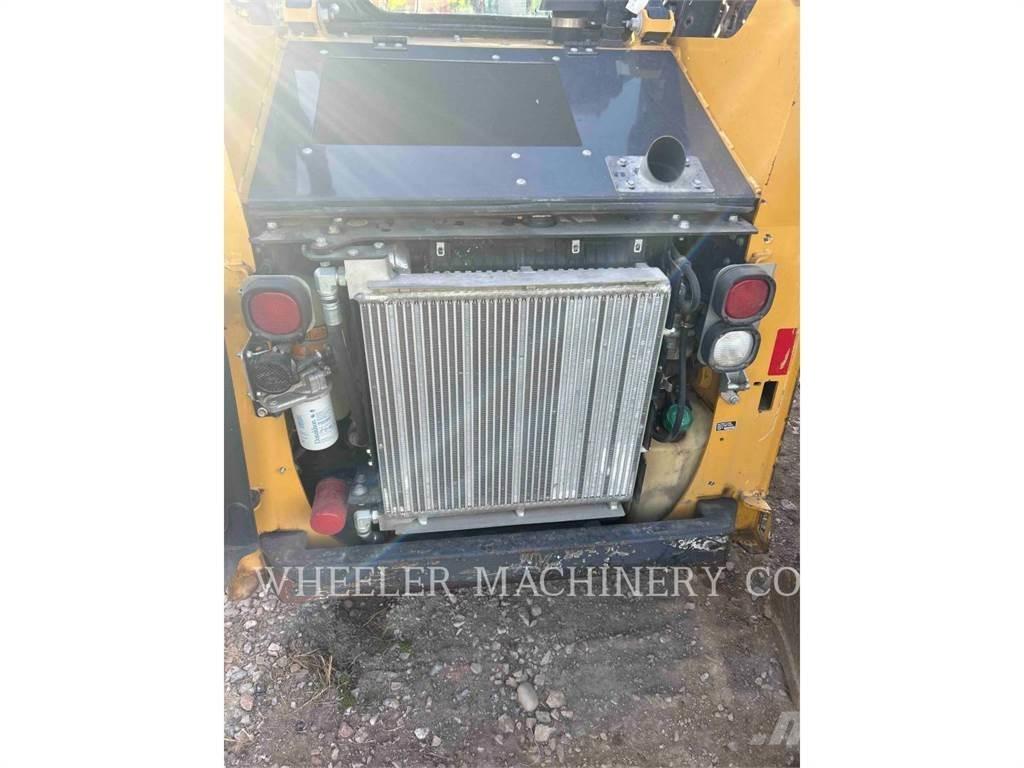 John Deere 318G SSL Krautuvai su šoniniu pasukimu