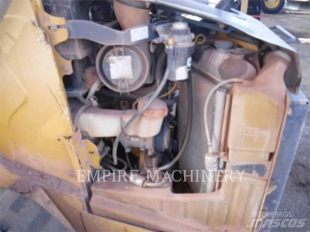 John Deere 323D Krautuvai su šoniniu pasukimu