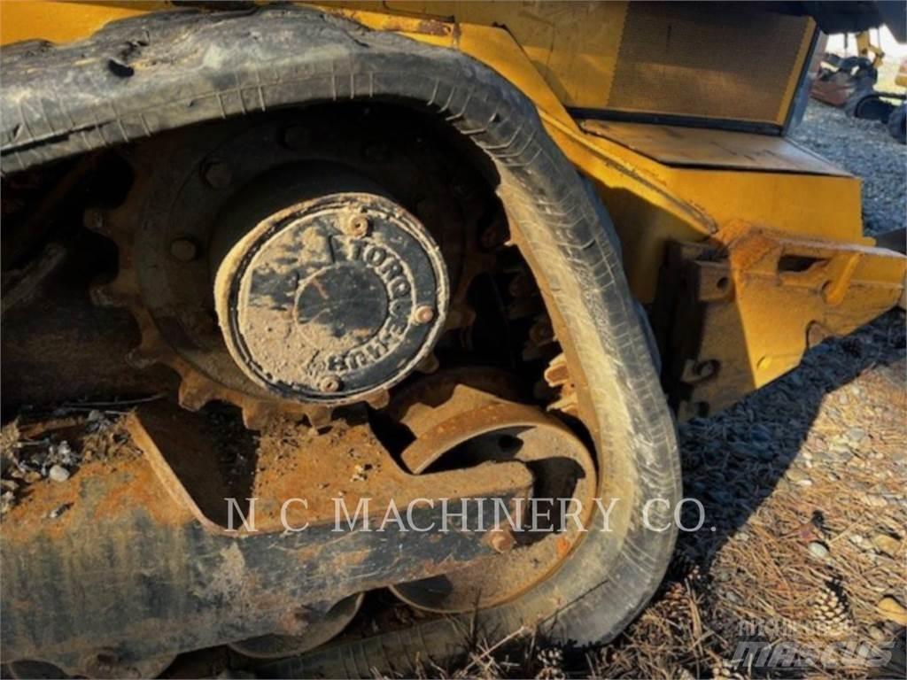 John Deere 331G Krautuvai su šoniniu pasukimu
