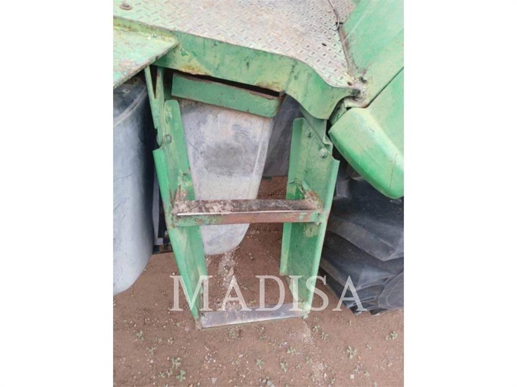 John Deere 6415 Traktoriai