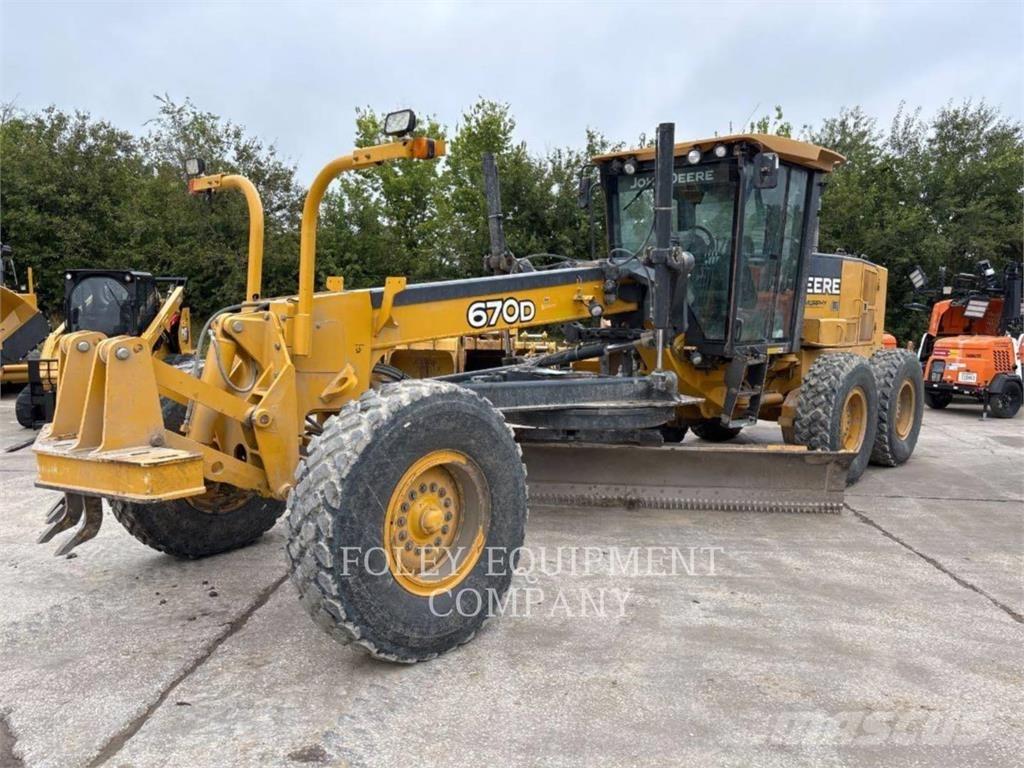 John Deere 670 Greideriai