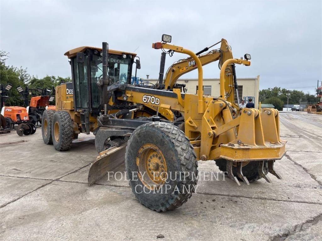 John Deere 670 Greideriai