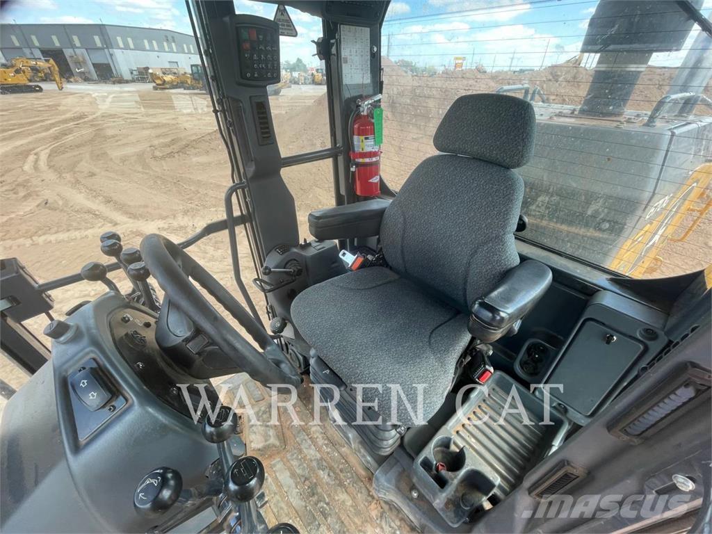 John Deere 670 Greideriai