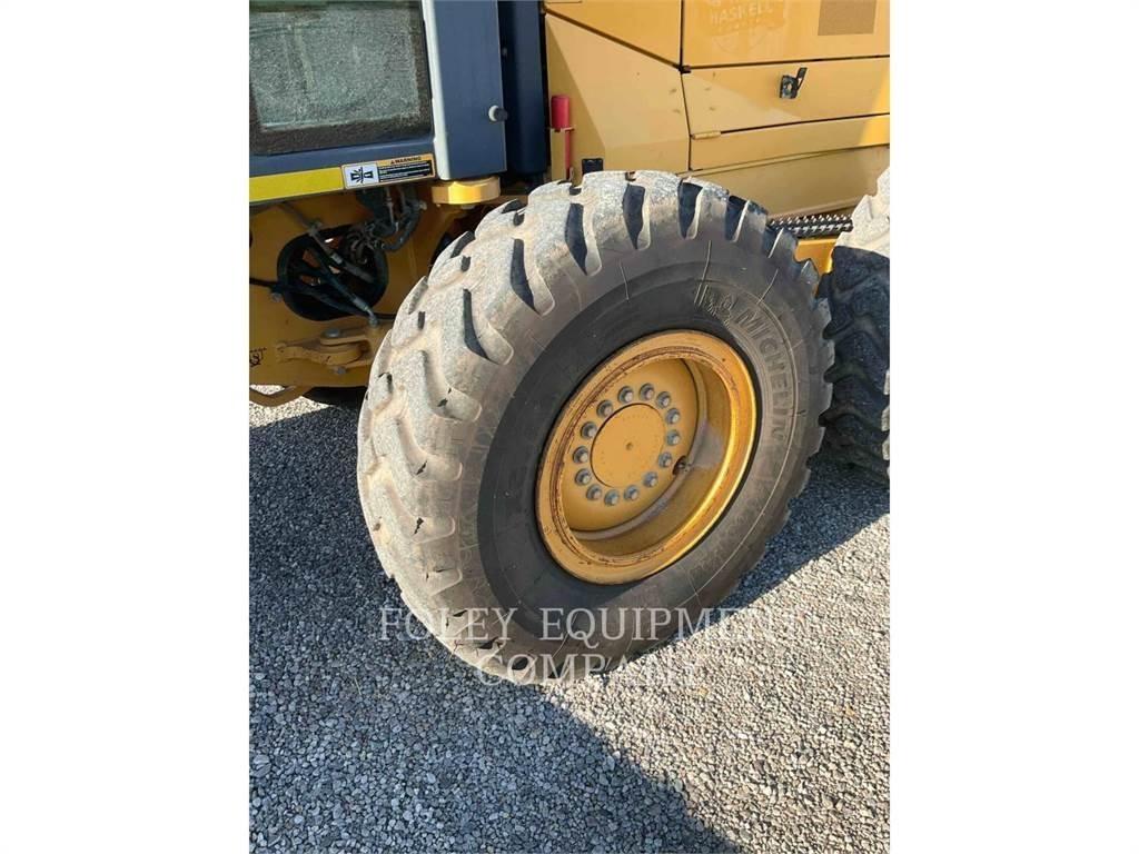 John Deere 670G Greideriai