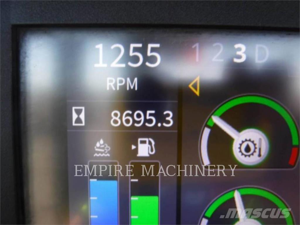 John Deere 744L Naudoti ratiniai krautuvai