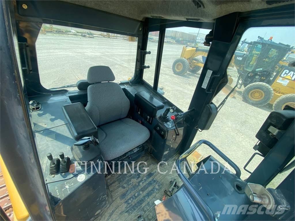John Deere 750J Vikšriniai buldozeriai