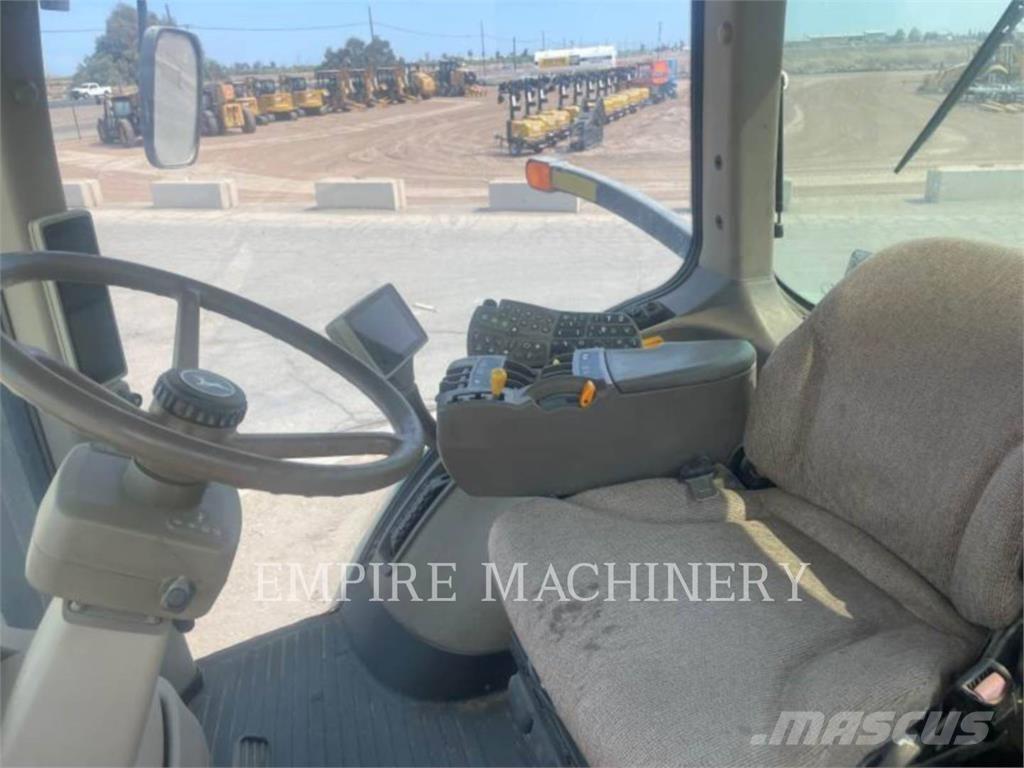 John Deere 8320R Traktoriai