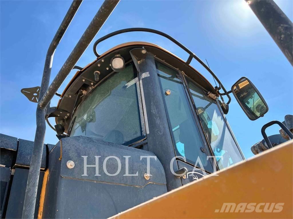 John Deere 844K III Naudoti ratiniai krautuvai