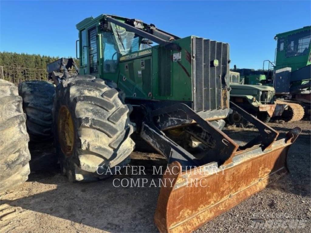 John Deere 848H Skiedrovežiai