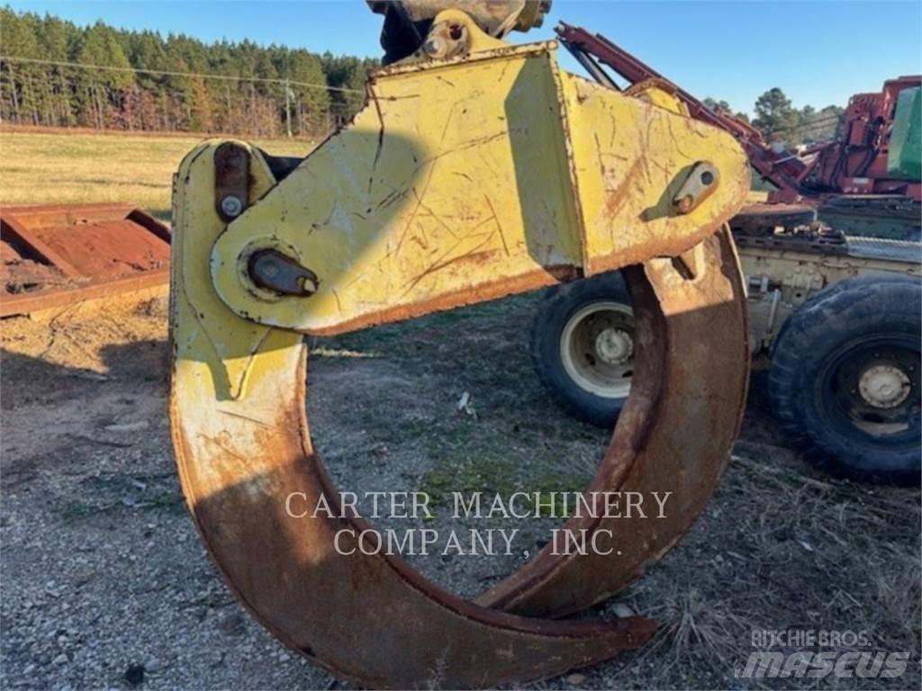 John Deere 848H Skiedrovežiai