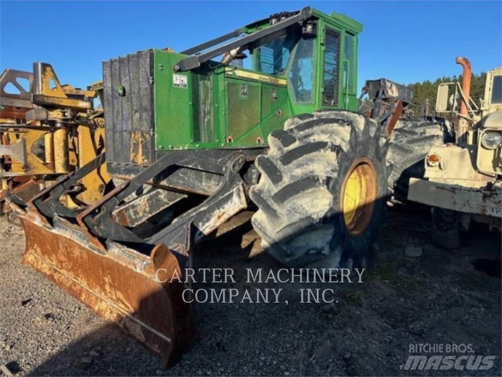 John Deere 848H Skiedrovežiai