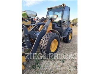 John Deere & CO. 304L Naudoti ratiniai krautuvai