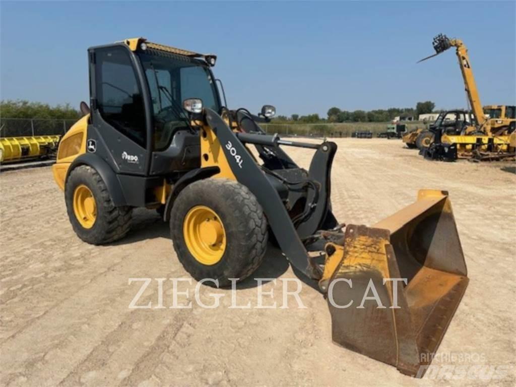 John Deere & CO. 304L Naudoti ratiniai krautuvai