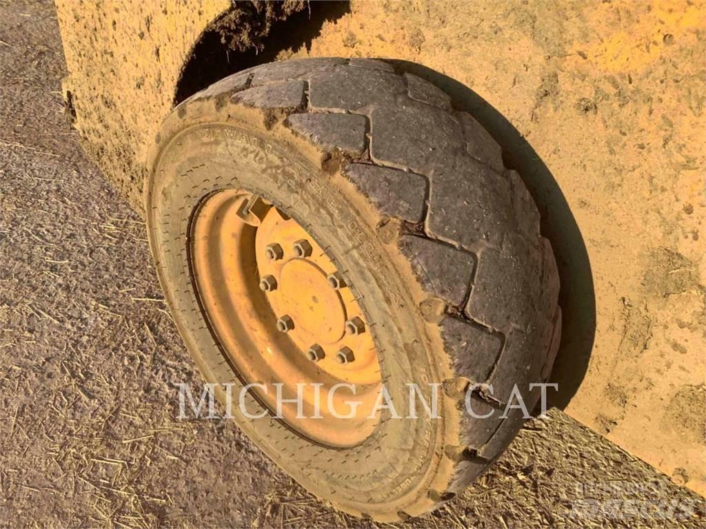 John Deere & CO. 318G Krautuvai su šoniniu pasukimu