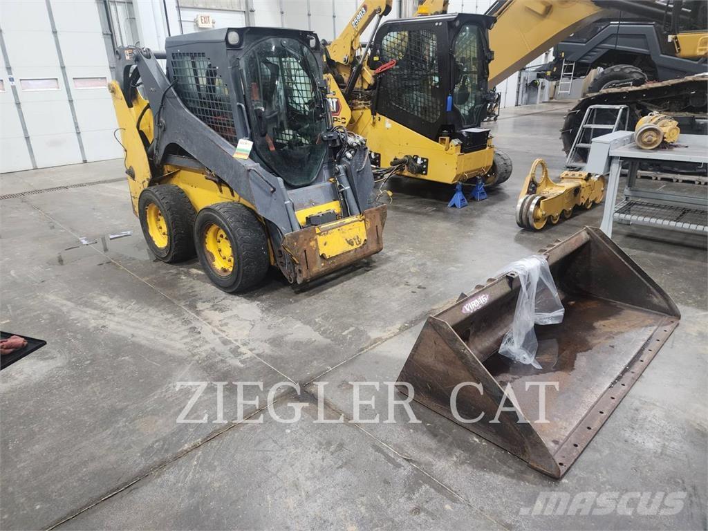 John Deere & CO. 318G Krautuvai su šoniniu pasukimu