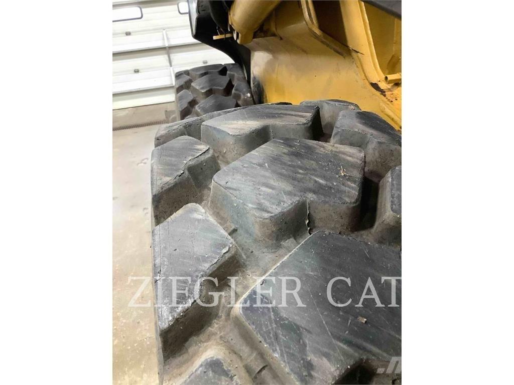 John Deere & CO. 320 D Krautuvai su šoniniu pasukimu