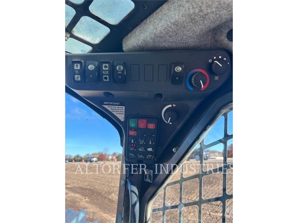 John Deere & CO. 323E Krautuvai su šoniniu pasukimu