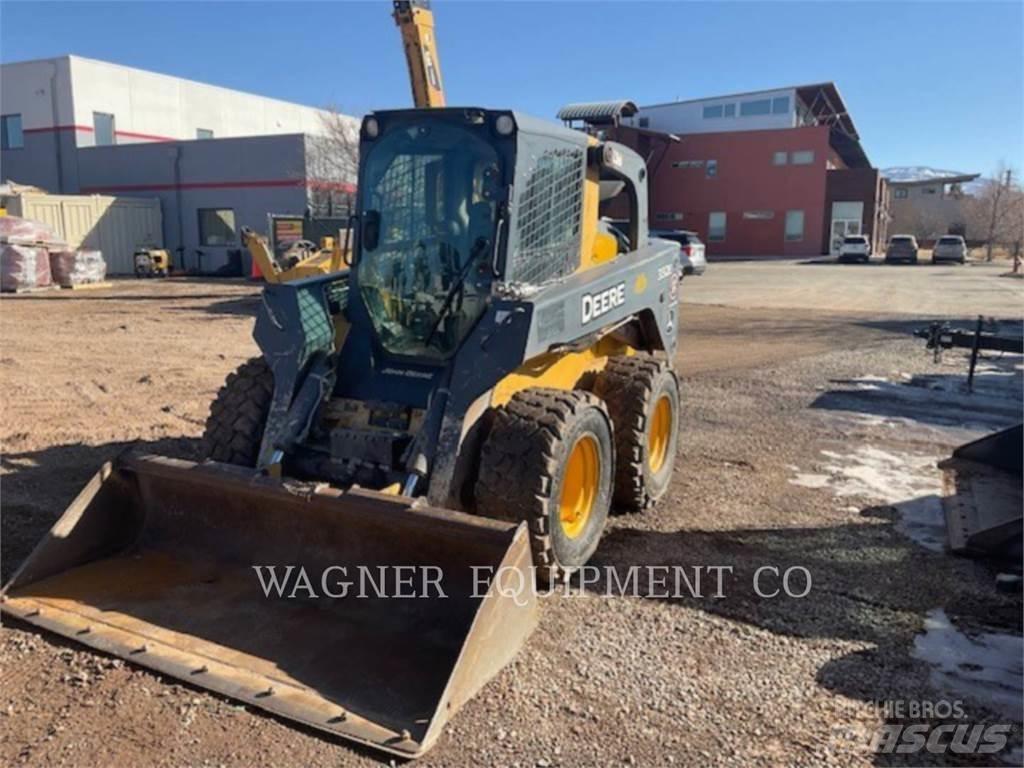 John Deere & CO. 332E Krautuvai su šoniniu pasukimu