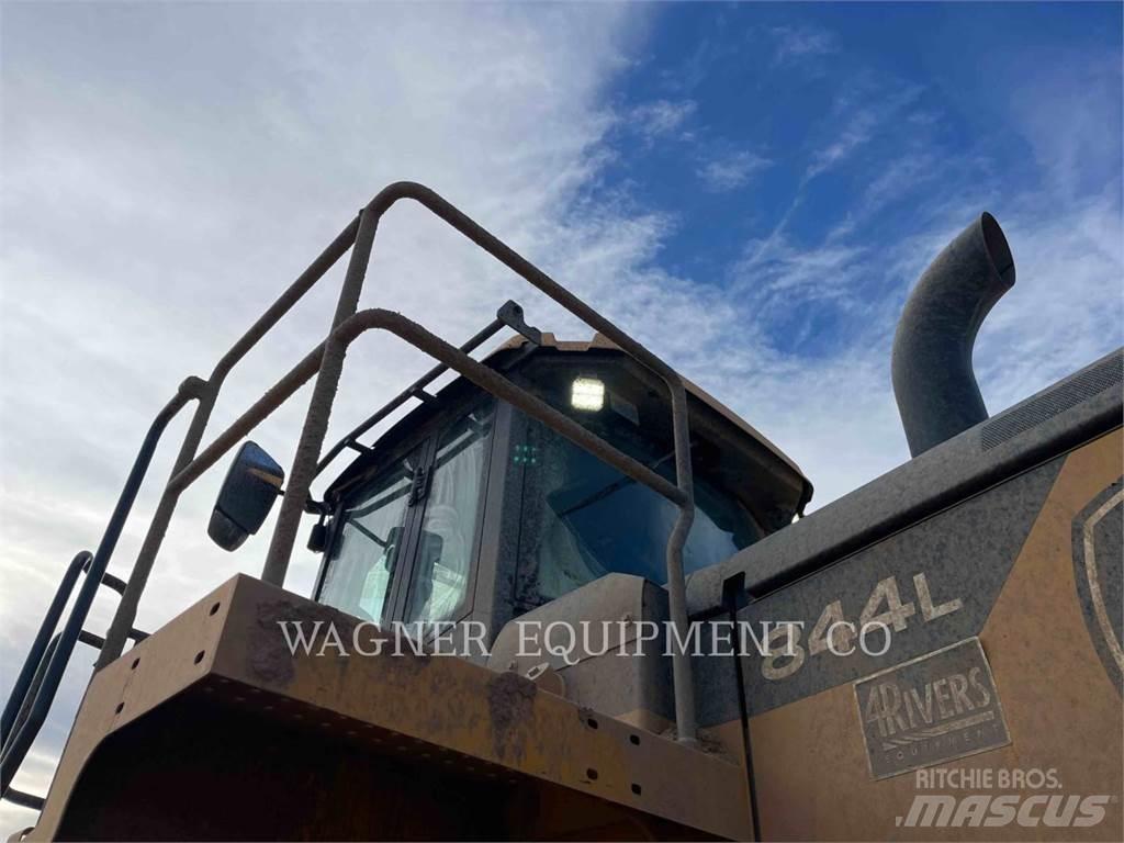 John Deere & CO. 844L Naudoti ratiniai krautuvai