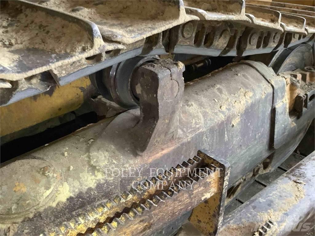 Komatsu D65EX17 Vikšriniai buldozeriai