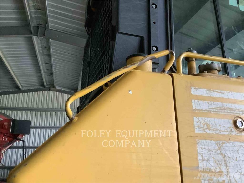 Komatsu D65EX17 Vikšriniai buldozeriai
