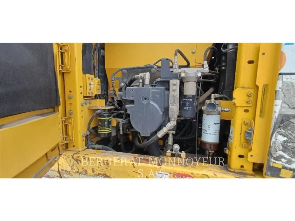 Komatsu HB215LC2 Vikšriniai ekskavatoriai