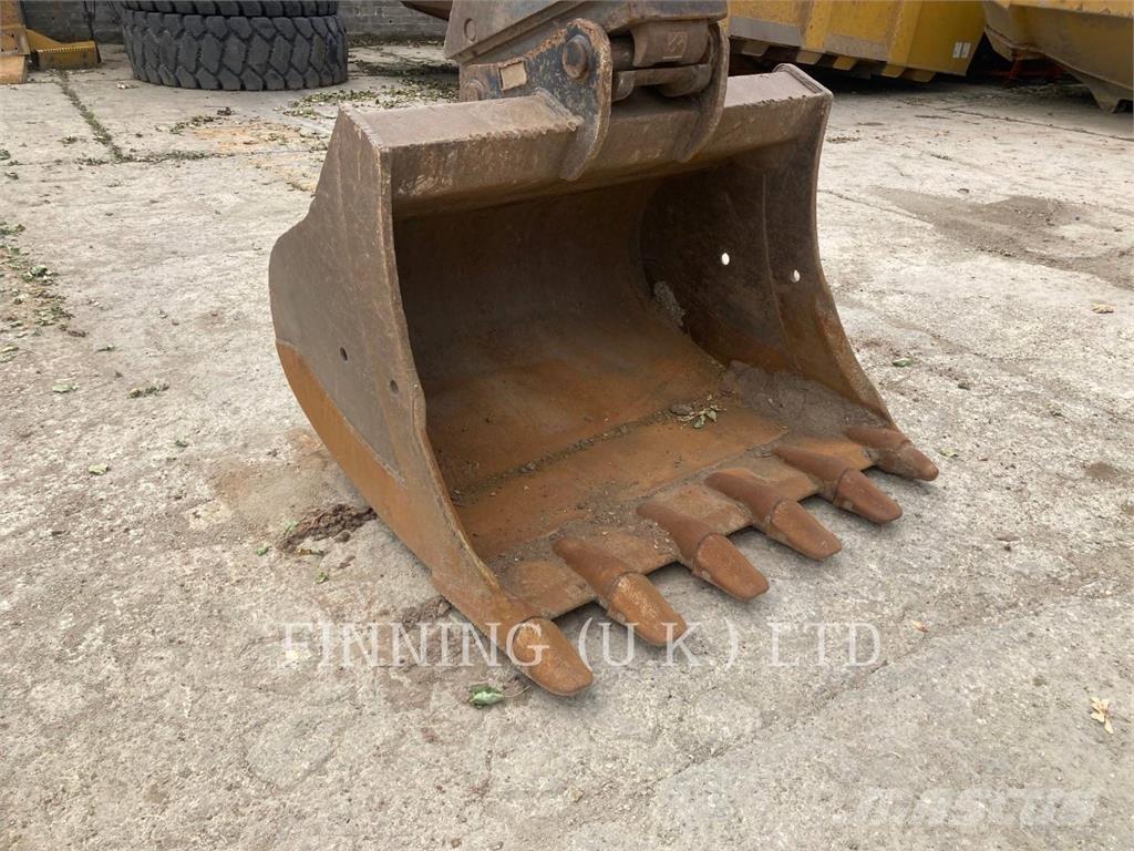 Komatsu PC210-11E0 Vikšriniai ekskavatoriai
