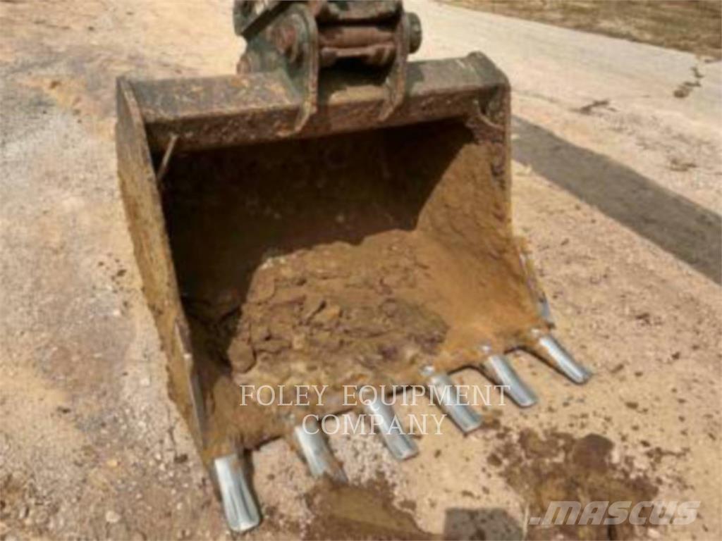 Komatsu PC210LCI11 Vikšriniai ekskavatoriai