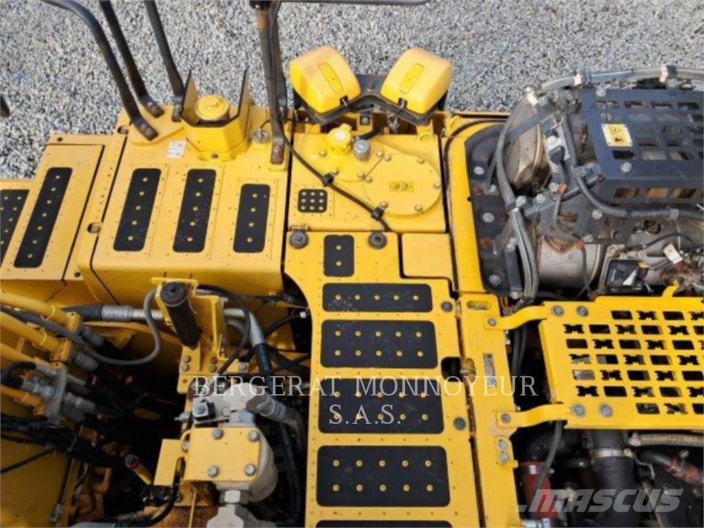 Komatsu PC240LC7 Vikšriniai ekskavatoriai