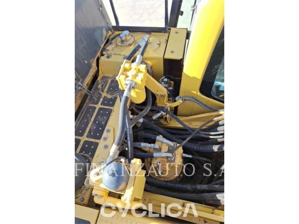 Komatsu PC490 Vikšriniai ekskavatoriai