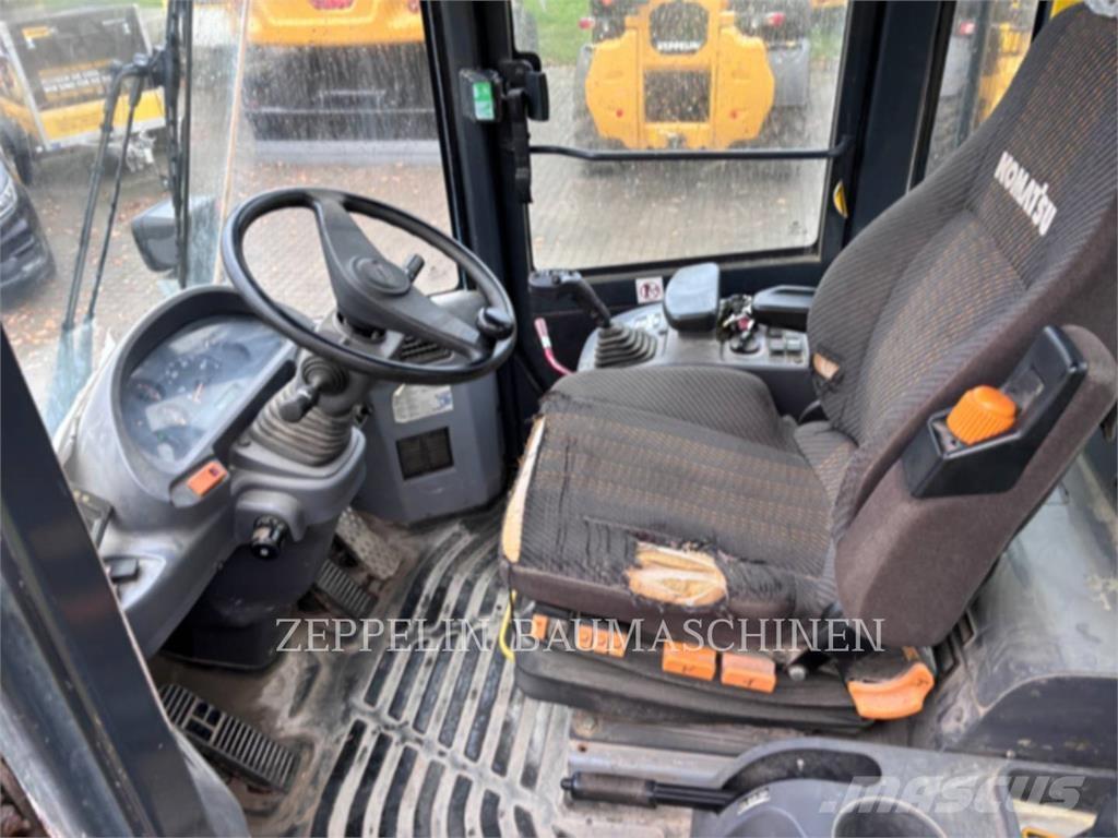 Komatsu WA250 Naudoti ratiniai krautuvai