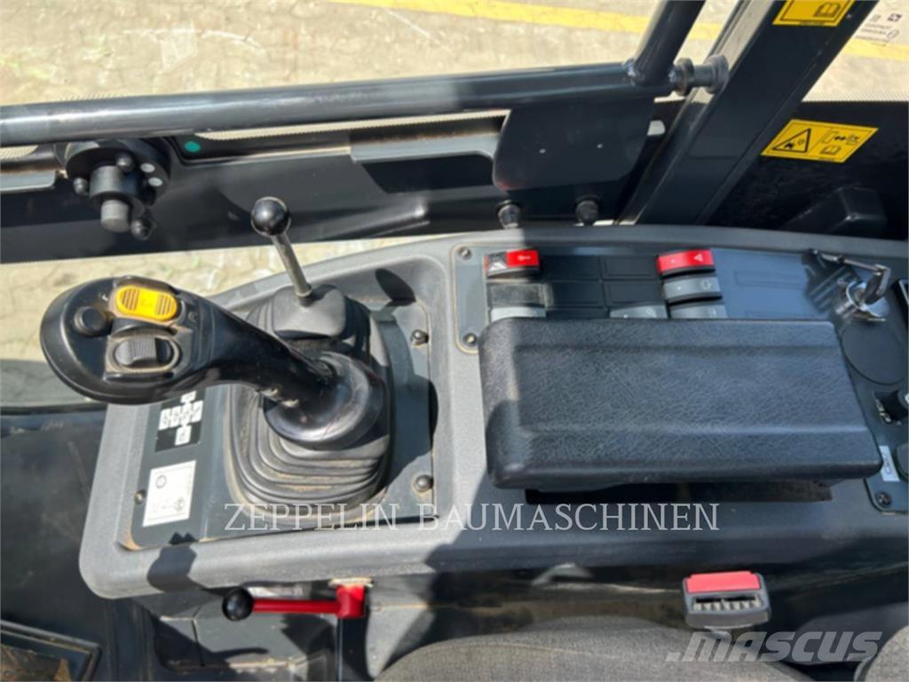 Komatsu WA80M-8EO Naudoti ratiniai krautuvai