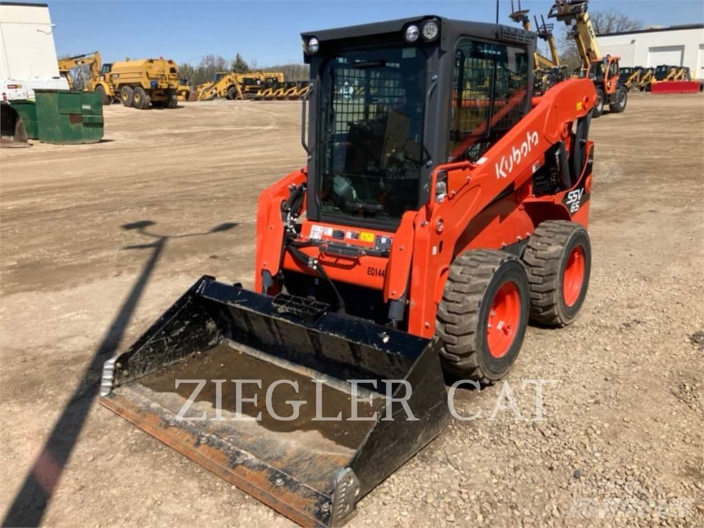 Kubota SSV65 Krautuvai su šoniniu pasukimu