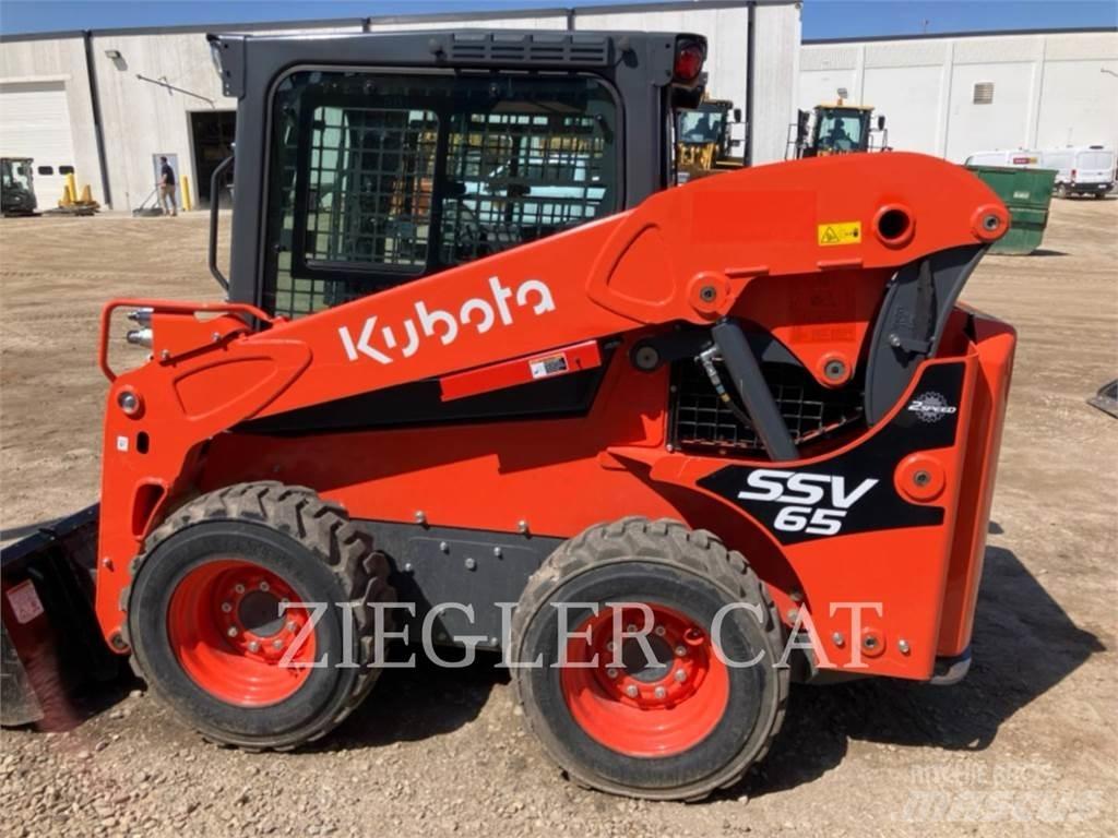 Kubota SSV65 Krautuvai su šoniniu pasukimu