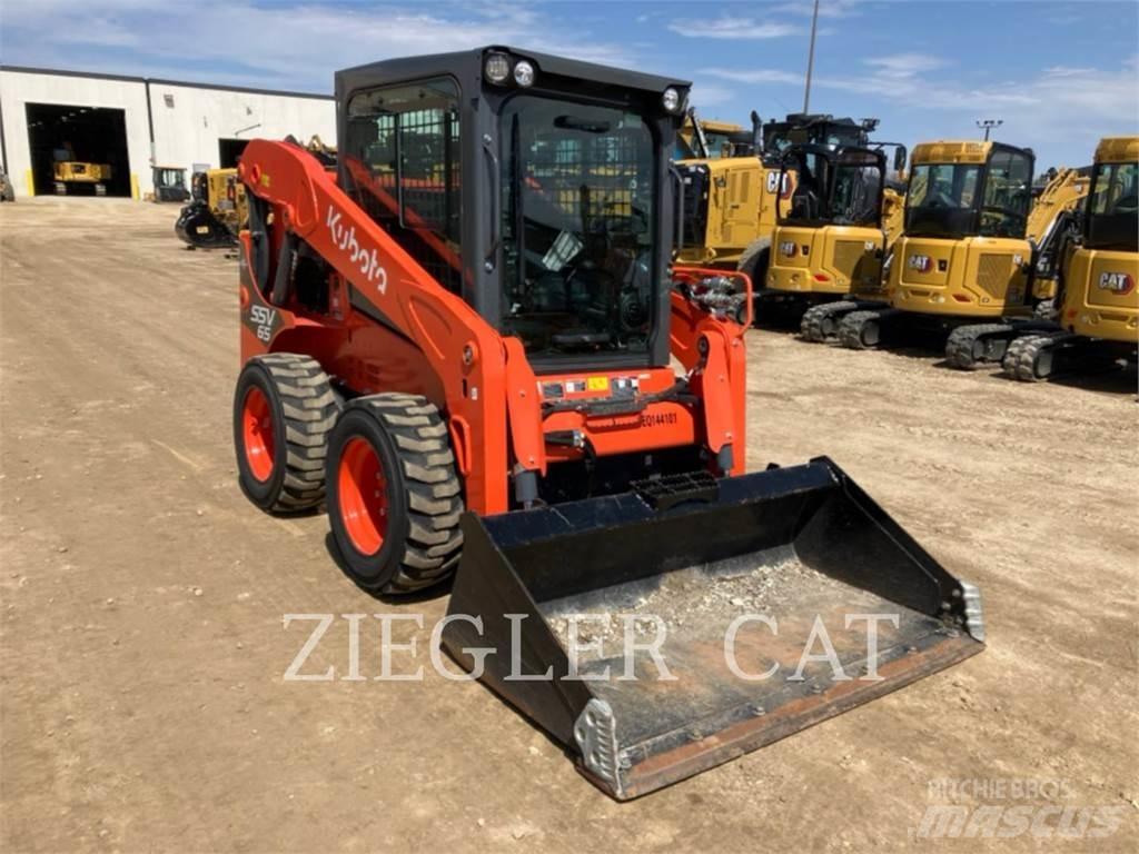 Kubota SSV65 Krautuvai su šoniniu pasukimu