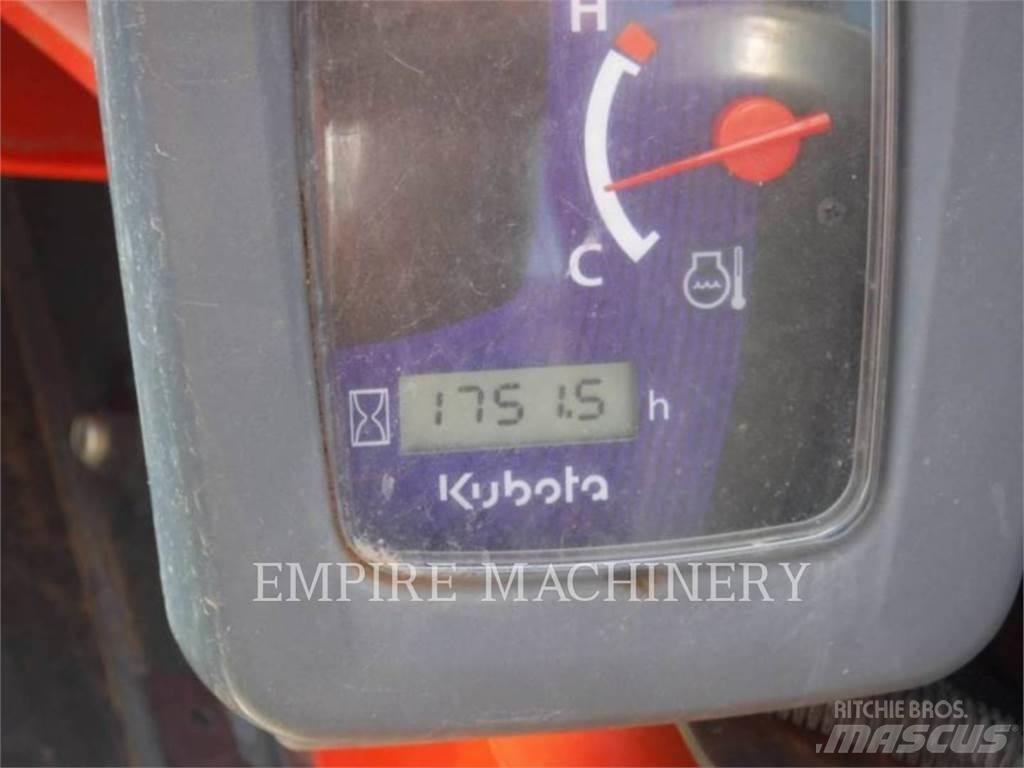 Kubota SSV75 Krautuvai su šoniniu pasukimu
