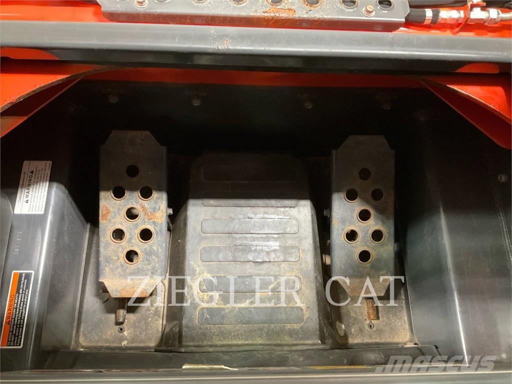 Kubota SSV75 Krautuvai su šoniniu pasukimu