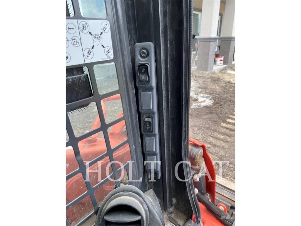 Kubota SSV75 Krautuvai su šoniniu pasukimu