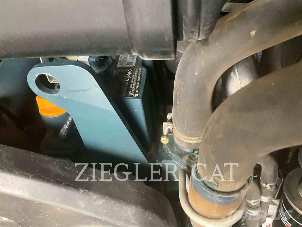 Kubota SSV75 Krautuvai su šoniniu pasukimu