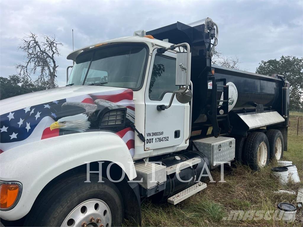 Mack GRANITE CV713 Kita